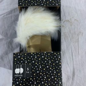 Inc brand fuzzy slippers, size small (5-6)